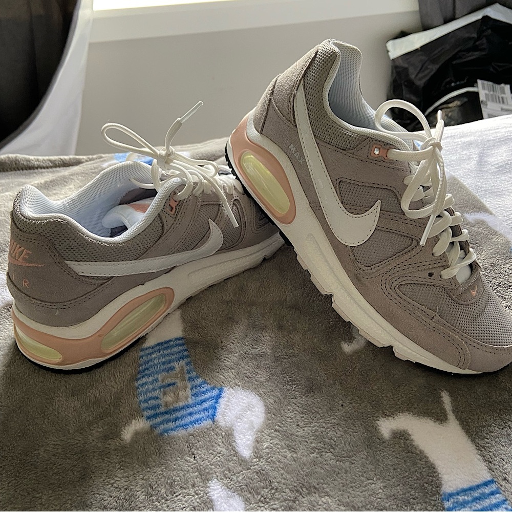 Nike air max command